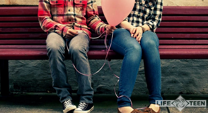 How to flirt with a girl teenager How to flirt with a girl teenager